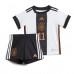 Tyskland Mario Gotze #11 Barnkläder Hemma matchtröja till baby VM 2022 Kortärmad (+ Korta byxor) Billigt